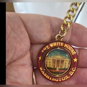 The White House/Capitol Washington, D.C. Spinner Goldtone Key Chain 4" EUC